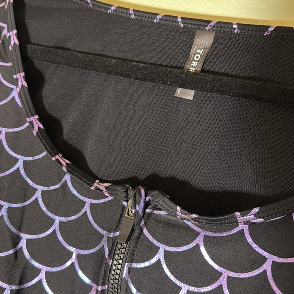 Torrid 6 Zip Front Short Sleeve Active Swim Top - Mermaid - Picture 5 of 8